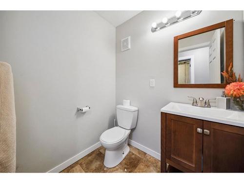 140 Vickers Close, Red Deer, AB - Indoor Photo Showing Bathroom