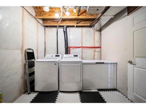 140 Vickers Close, Red Deer, AB - Indoor Photo Showing Laundry Room