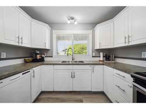 140 Vickers Close, Red Deer, AB - Indoor Photo Showing Kitchen