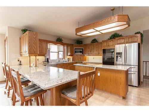 37440 Range Road 264, Rural Red Deer County, AB - Indoor Photo Showing Kitchen