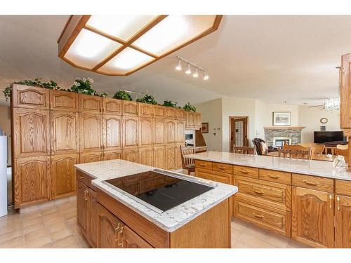 37440 Range Road 264, Rural Red Deer County, AB - Indoor Photo Showing Kitchen