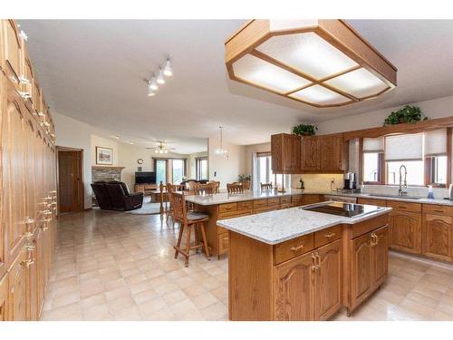 37440 Range Road 264, Rural Red Deer County, AB - Indoor Photo Showing Kitchen