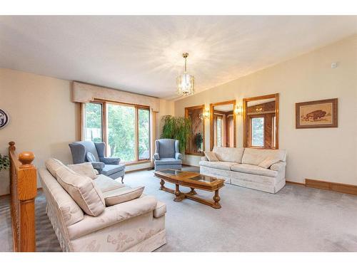 37440 Range Road 264, Rural Red Deer County, AB - Indoor Photo Showing Living Room