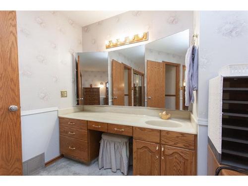 37440 Range Road 264, Rural Red Deer County, AB - Indoor Photo Showing Bathroom