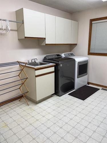 37440 Range Road 264, Rural Red Deer County, AB - Indoor Photo Showing Laundry Room