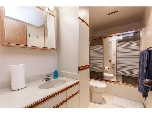 37440 Range Road 264, Rural Red Deer County, AB - Indoor Photo Showing Bathroom