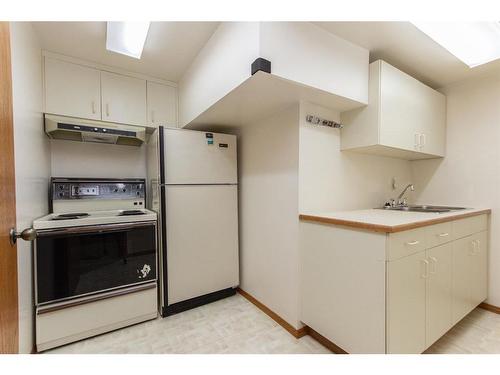 37440 Range Road 264, Rural Red Deer County, AB - Indoor Photo Showing Kitchen