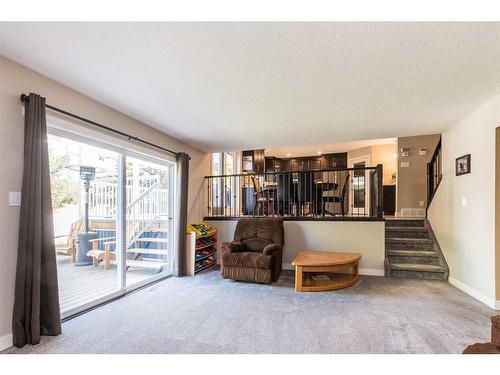 85 Rutledge Crescent, Red Deer, AB - Indoor Photo Showing Living Room