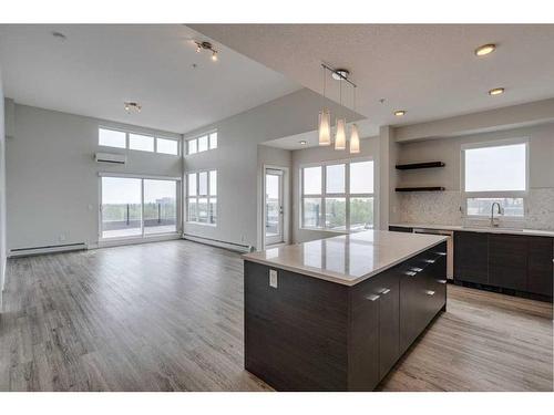 1414-95 Burma Star Road Sw, Calgary, AB - Indoor Photo Showing Kitchen With Upgraded Kitchen