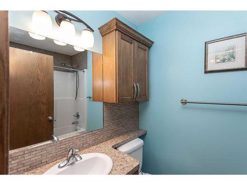 61 Terrace Heights Drive, Lacombe, AB - Indoor Photo Showing Bathroom