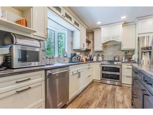 1316 Hwy 622, Rural Leduc County, AB - Indoor Photo Showing Kitchen With Upgraded Kitchen