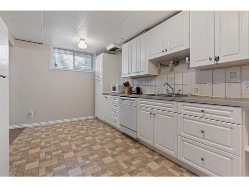 4712 47 Street, Camrose, AB - Indoor Photo Showing Kitchen With Double Sink