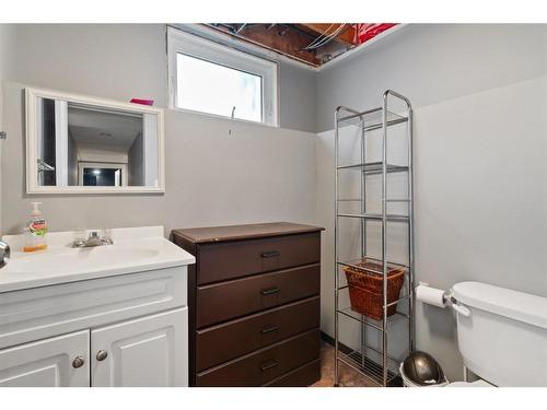 4712 47 Street, Camrose, AB - Indoor Photo Showing Bathroom