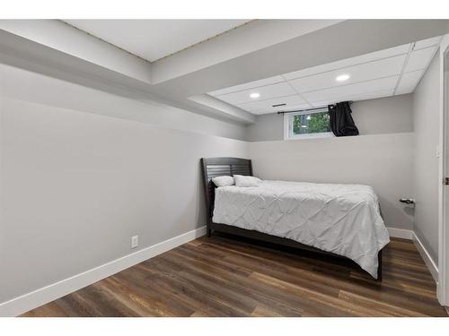 4712 47 Street, Camrose, AB - Indoor Photo Showing Bedroom