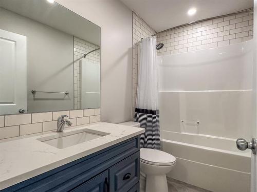 5 Bishop Circle, Carstairs, AB - Indoor Photo Showing Bathroom