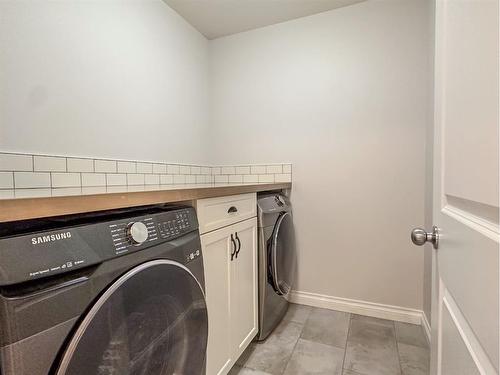 5 Bishop Circle, Carstairs, AB - Indoor Photo Showing Laundry Room