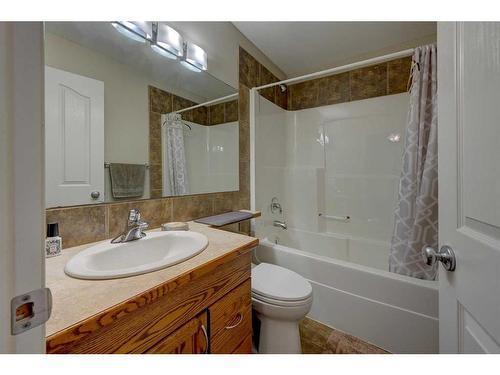 226-200 Ramage Close, Red Deer, AB - Indoor Photo Showing Bathroom