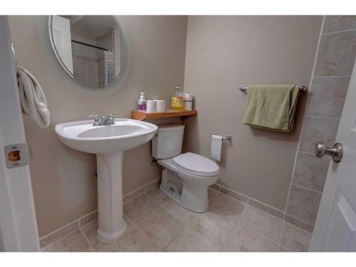 226-200 Ramage Close, Red Deer, AB - Indoor Photo Showing Bathroom