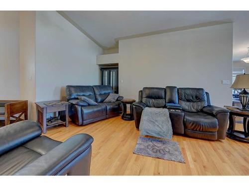 226-200 Ramage Close, Red Deer, AB - Indoor Photo Showing Living Room