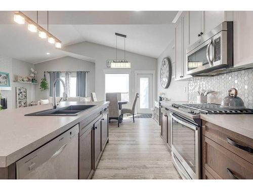 140 Almond Crescent, Blackfalds, AB - Indoor Photo Showing Kitchen With Double Sink With Upgraded Kitchen