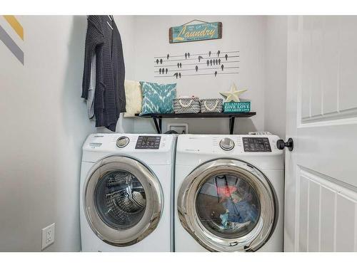 140 Almond Crescent, Blackfalds, AB - Indoor Photo Showing Laundry Room