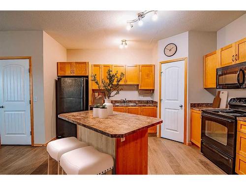 1414-31 Jamieson Avenue, Red Deer, AB - Indoor Photo Showing Kitchen With Double Sink