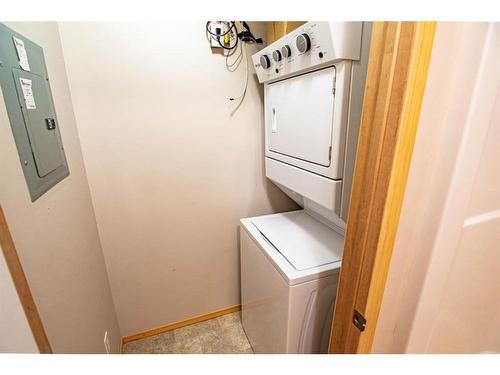 1414-31 Jamieson Avenue, Red Deer, AB - Indoor Photo Showing Laundry Room