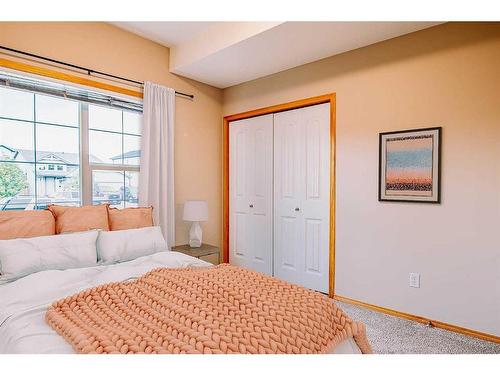 1414-31 Jamieson Avenue, Red Deer, AB - Indoor Photo Showing Bedroom