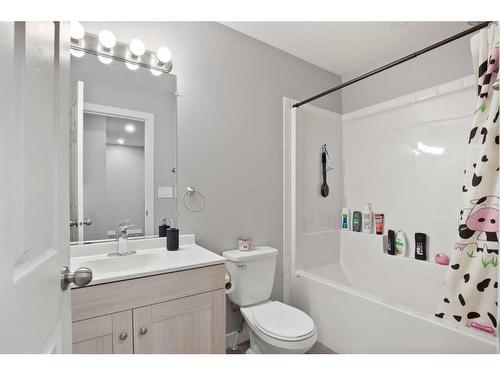 5017 Wilson Street, Blackfalds, AB - Indoor Photo Showing Bathroom