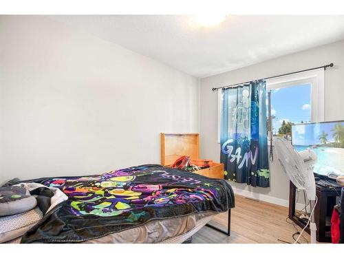 5017 Wilson Street, Blackfalds, AB - Indoor Photo Showing Bedroom