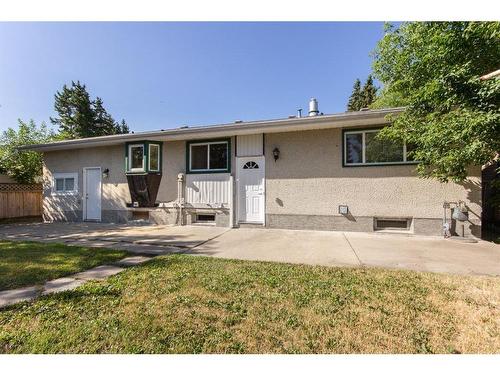 17 Malcolm Crescent, Red Deer, AB - Outdoor