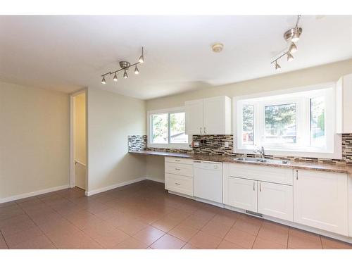 17 Malcolm Crescent, Red Deer, AB - Indoor Photo Showing Kitchen With Double Sink