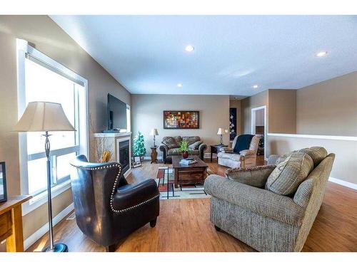 163 Jarvis Bay Drive, Jarvis Bay, AB - Indoor Photo Showing Living Room