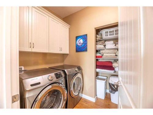 163 Jarvis Bay Drive, Jarvis Bay, AB - Indoor Photo Showing Laundry Room