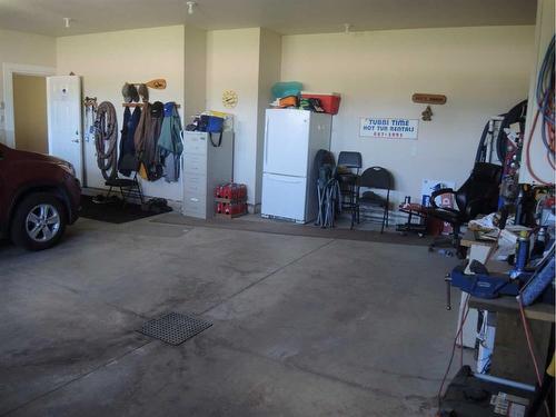 163 Jarvis Bay Drive, Jarvis Bay, AB - Indoor Photo Showing Garage