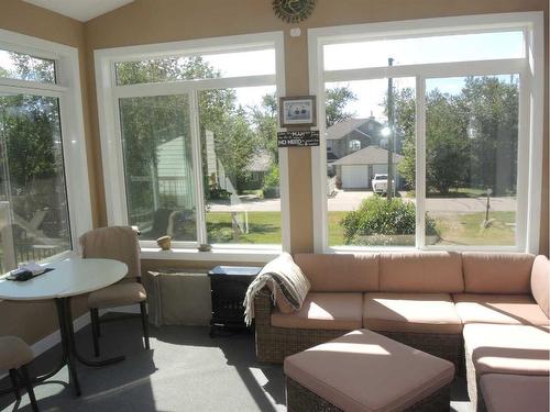 163 Jarvis Bay Drive, Jarvis Bay, AB - Indoor Photo Showing Living Room