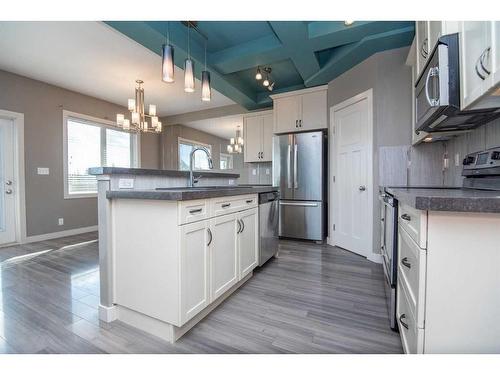 360 Kingston Drive, Red Deer, AB - Indoor Photo Showing Kitchen