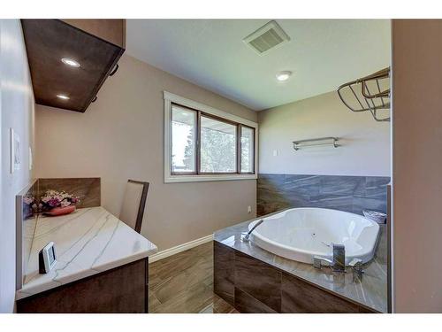 39070 Range Road 281, Rural Red Deer County, AB - Indoor Photo Showing Bathroom