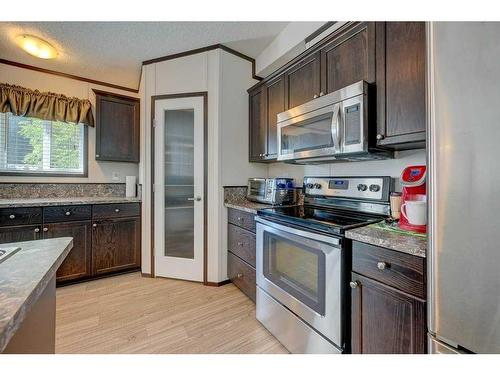 39070 Range Road 281, Rural Red Deer County, AB - Indoor Photo Showing Kitchen