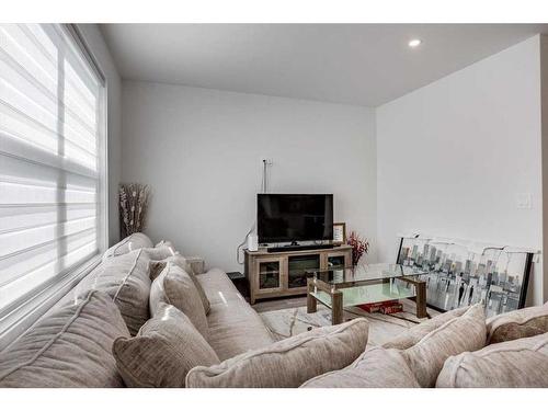 23 Earl Close, Red Deer, AB - Indoor Photo Showing Living Room