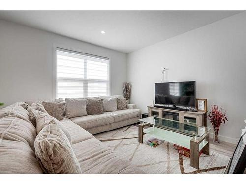 23 Earl Close, Red Deer, AB - Indoor Photo Showing Living Room