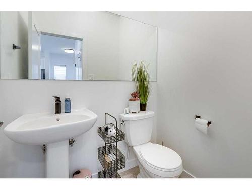 23 Earl Close, Red Deer, AB - Indoor Photo Showing Bathroom