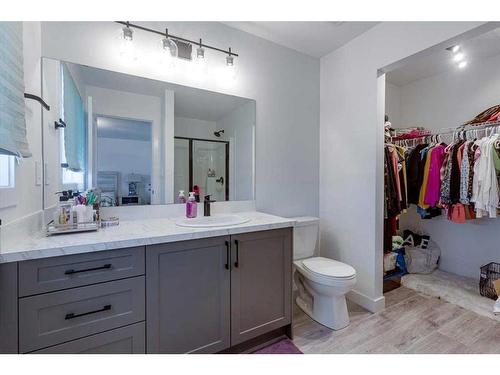 23 Earl Close, Red Deer, AB - Indoor Photo Showing Bathroom