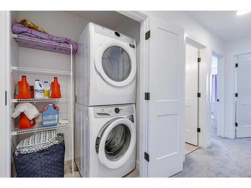 23 Earl Close, Red Deer, AB - Indoor Photo Showing Laundry Room