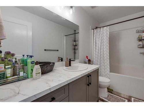 23 Earl Close, Red Deer, AB - Indoor Photo Showing Bathroom