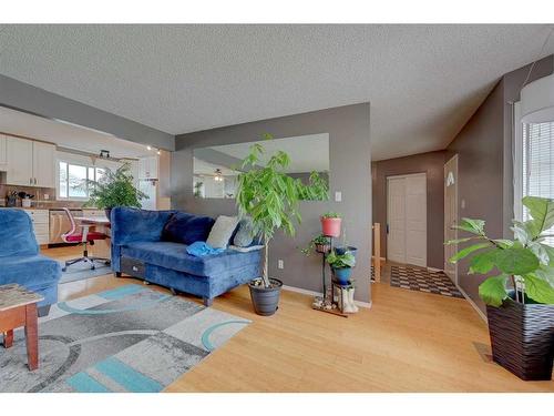 38 Wishart Street, Red Deer, AB - Indoor Photo Showing Living Room