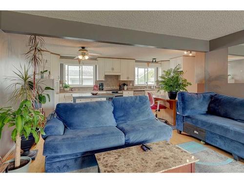 38 Wishart Street, Red Deer, AB - Indoor Photo Showing Living Room