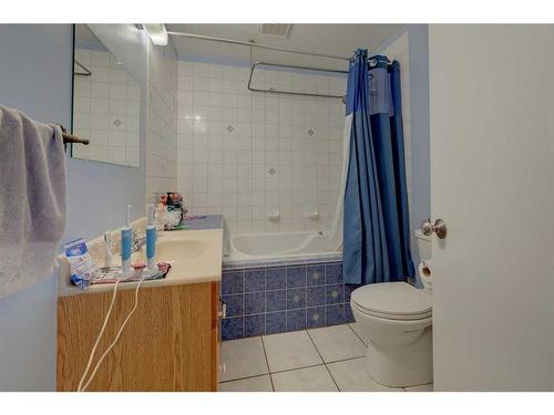 38 Wishart Street, Red Deer, AB - Indoor Photo Showing Bathroom