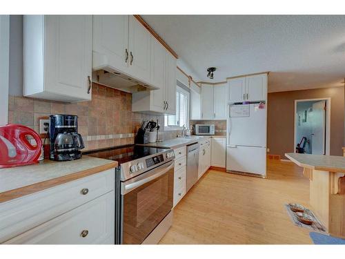 38 Wishart Street, Red Deer, AB - Indoor Photo Showing Kitchen