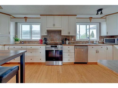 38 Wishart Street, Red Deer, AB - Indoor Photo Showing Kitchen